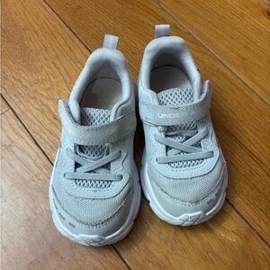 Under Armour Toddler Light Gray Athletic Shoes